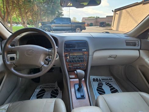Used 2000 Lexus ES 330 FWD image 10