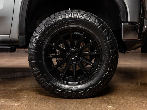 Used 2024 GMC Sierra 1500 SLE w/ Preferred Package image 12