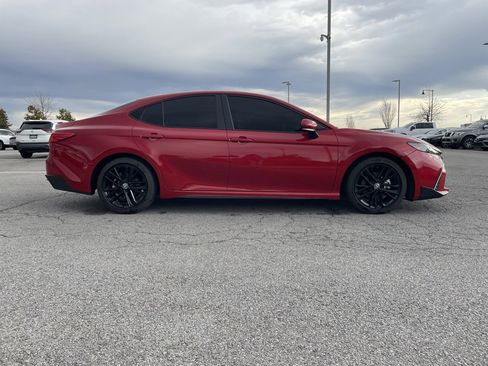 Used 2025 Toyota Camry SE image 8