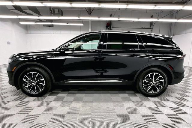 Used 2024 Lincoln Nautilus Premier AWD/4WD image 13