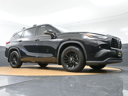 Used 2021 Toyota Highlander XLE AWD/4WD image 52
