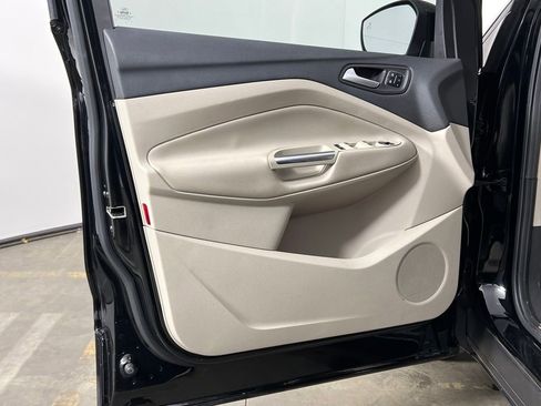 Used 2017 Ford Escape Titanium image 19