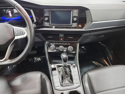Used 2023 Volkswagen Jetta SE FWD image 12