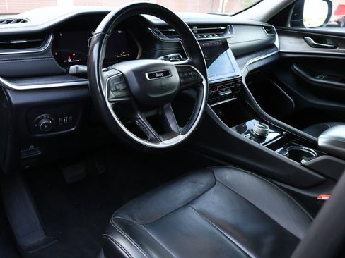 Used 2021 Jeep Grand Cherokee L Limited AWD/4WD image 3