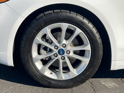 Used 2019 Ford Fusion SE image 24