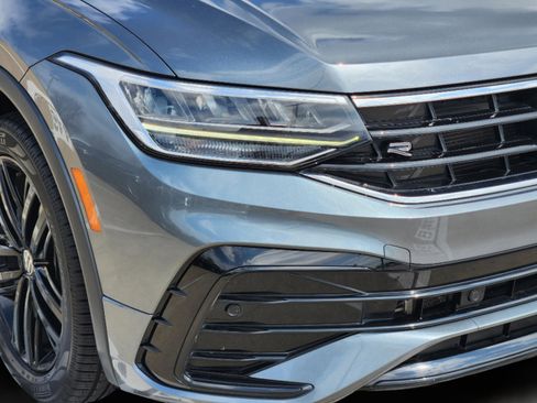 Used 2022 Volkswagen Tiguan SE R-Line image 40