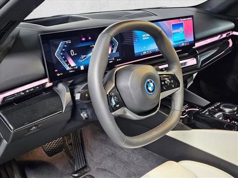 New 2026 BMW i5 eDrive40 image 3