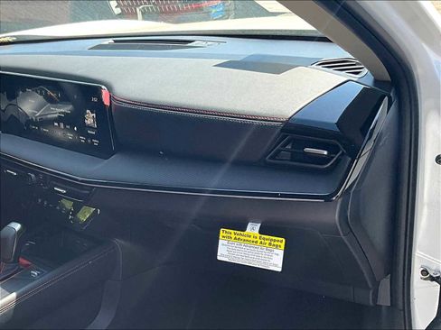 New 2025 Nissan Kicks SR image 9