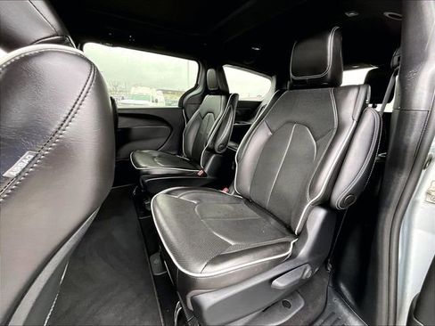 Used 2023 Chrysler Pacifica Limited w/ S Appearance Package image 15
