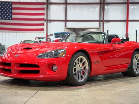 Used 2004 Dodge Viper SRT-10 image 1