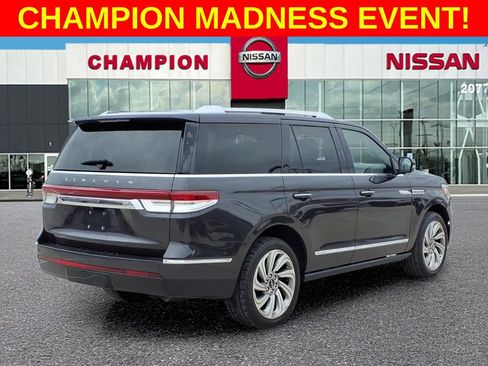 Used 2023 Lincoln Navigator Reserve image 7