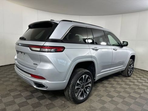 Used 2023 Jeep Grand Cherokee Overland AWD/4WD image 3