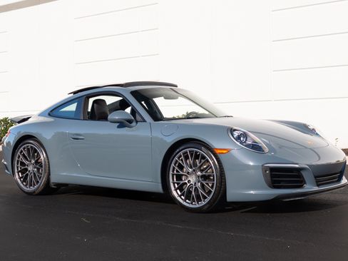 Used 2017 Porsche 911 Carrera RWD image 4
