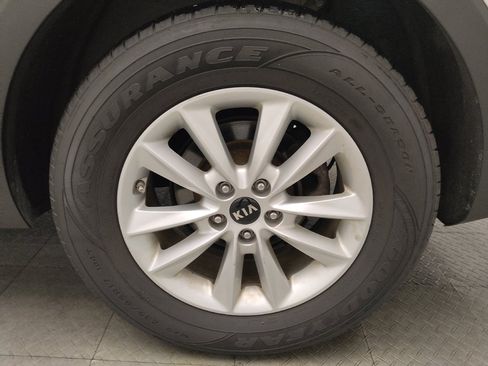 Used 2019 Kia Sorento AWD V6 image 31