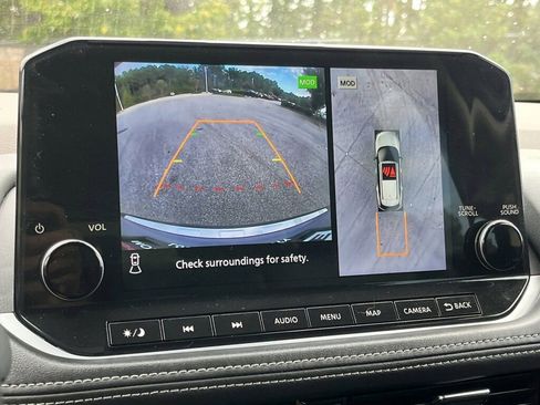 Certified 2022 Nissan Rogue Platinum w/ Head-Up Display Package image 4