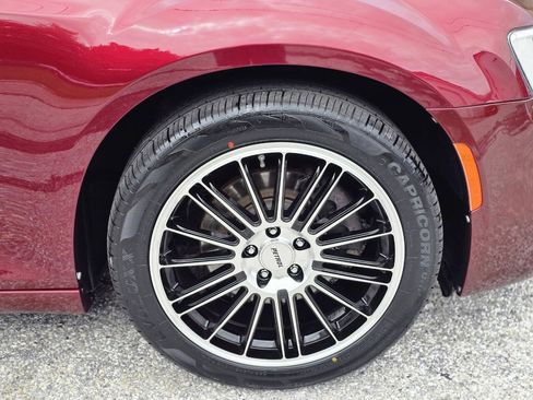 Used 2019 Chrysler 300 Limited AWD/4WD image 13