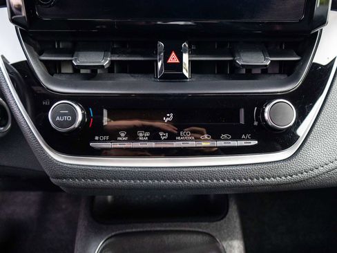 Certified 2025 Toyota Corolla SE w/ Convenience Package image 29