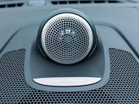 Used 2023 Volvo XC60 B6 Ultimate w/ Protection Package Premier image 5