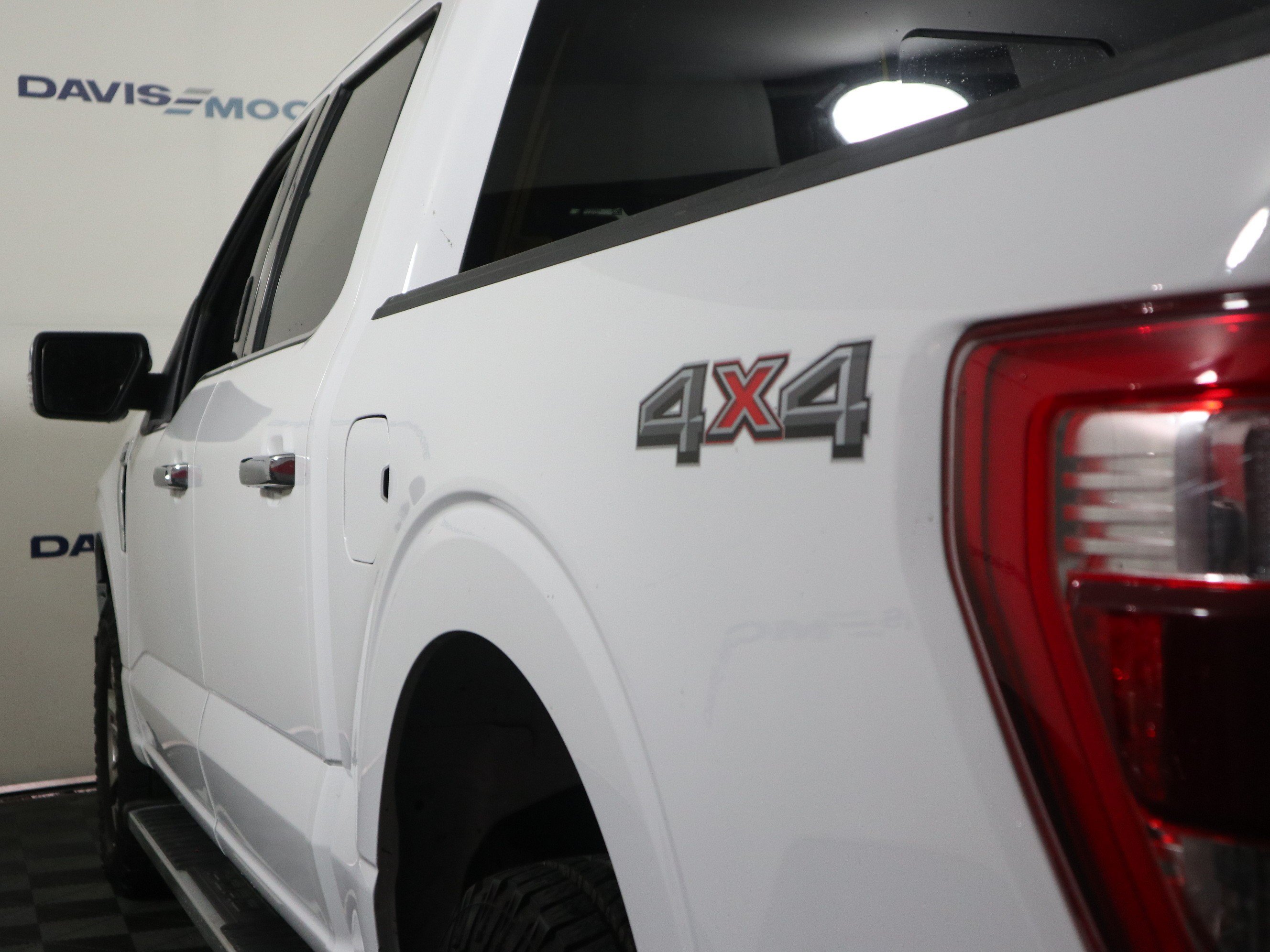 Used 2023 Ford F150 Lariat AWD/4WD image 9