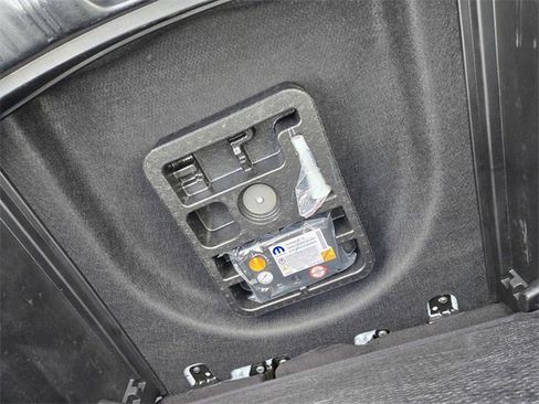 Used 2025 Jeep Compass Latitude image 11