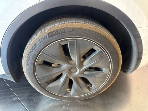 Used 2023 Tesla Model Y Long Range AWD/4WD image 10