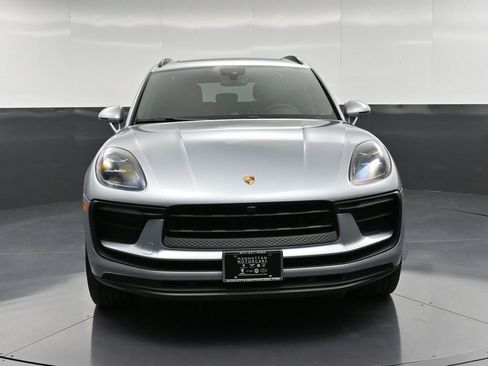 Certified 2022 Porsche Macan image 11