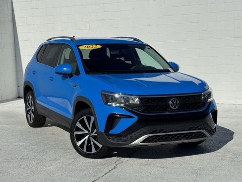 Used 2022 Volkswagen Taos SE image 2