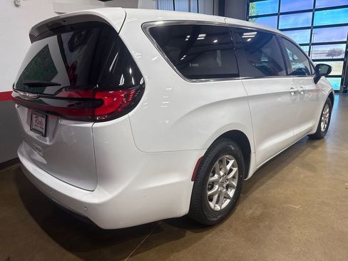 Used 2023 Chrysler Pacifica Touring-L FWD image 63