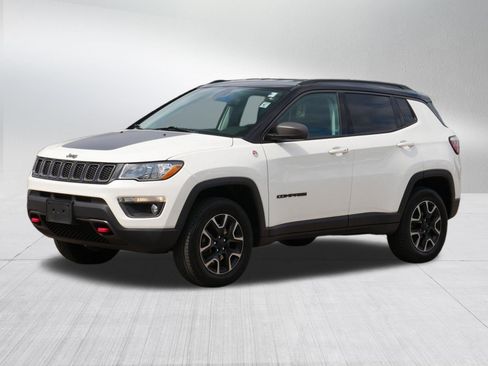 Used 2019 Jeep Compass Trailhawk w/ Cold Weather Group AWD/4WD image 3