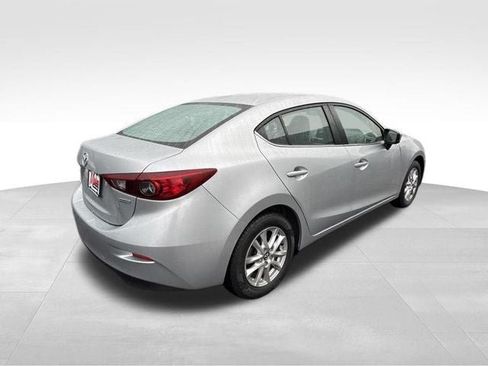 Used 2017 MAZDA MAZDA3 Sport w/ Preferred Equipment Package FWD image 4