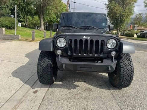 Used 2018 Jeep Wrangler Unlimited Sport AWD/4WD image 2