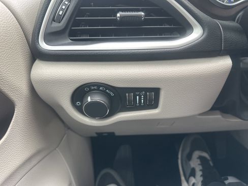 Used 2024 Chrysler Voyager LX FWD image 29