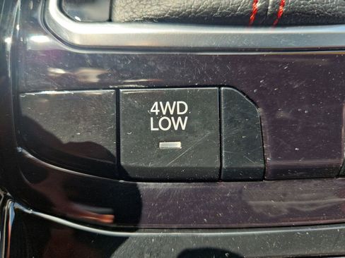 Used 2025 Jeep Compass Trailhawk AWD/4WD image 25