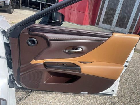 Used 2019 Lexus ES 350 w/ Premium Package image 13