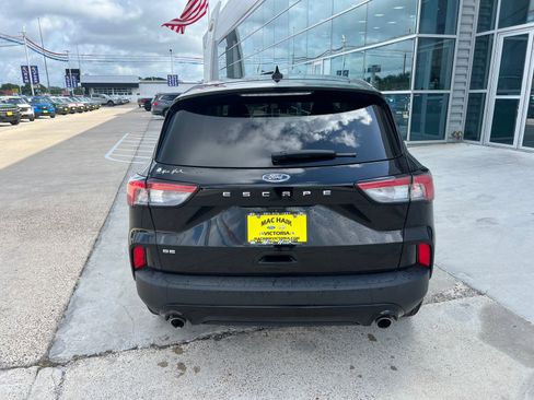 Used 2022 Ford Escape SE w/ SE Sport Appearance Package FWD image 4