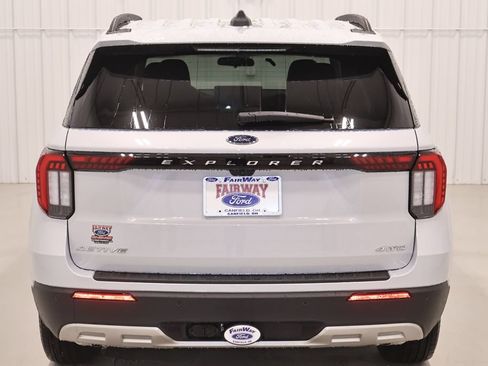 New 2026 Ford Explorer Active w/ Active Comfort Package AWD/4WD image 8