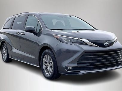 Used 2025 Toyota Sienna XLE