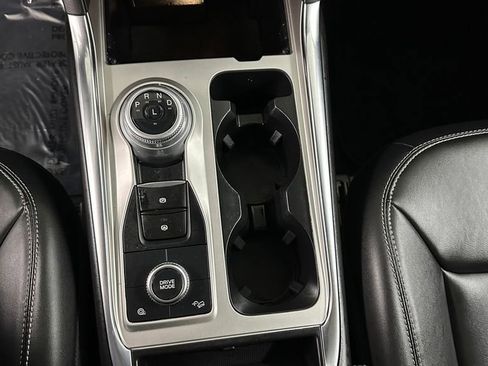 Used 2022 Ford Explorer XLT w/ Equipment Group 202A image 18