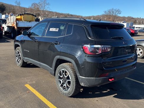 Used 2024 Jeep Compass Trailhawk image 6