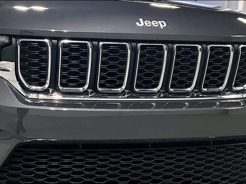 Used 2024 Jeep Grand Cherokee Laredo w/ Trailer Tow Package image 37