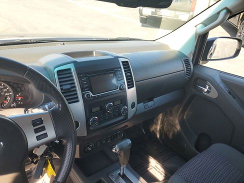 Used 2015 Nissan Frontier SV w/ SV Value Truck Package image 12