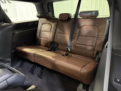 Used 2022 Lincoln Navigator Reserve image 13