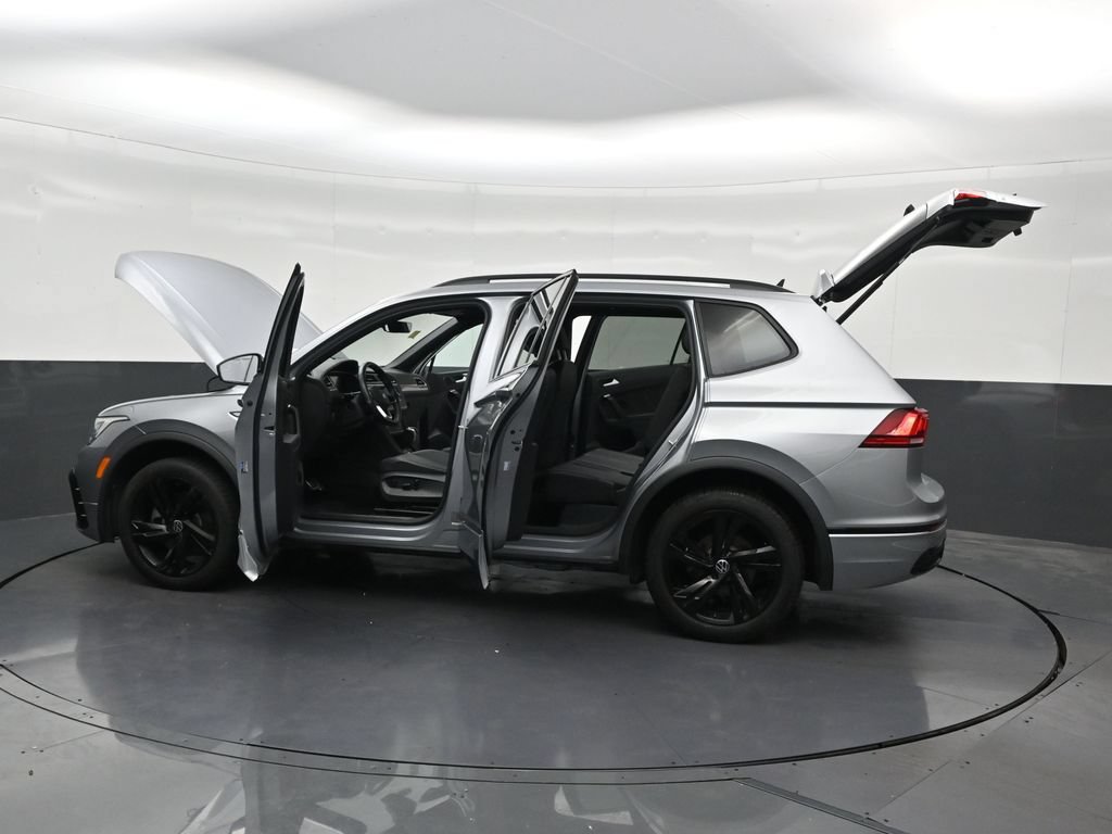 Used 2023 Volkswagen Tiguan SE R-Line FWD image 33