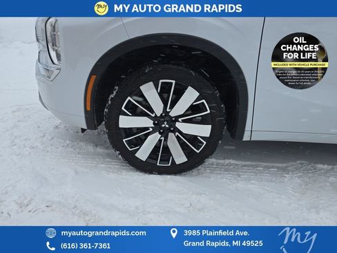 Used 2025 Mitsubishi Outlander SEL image 32