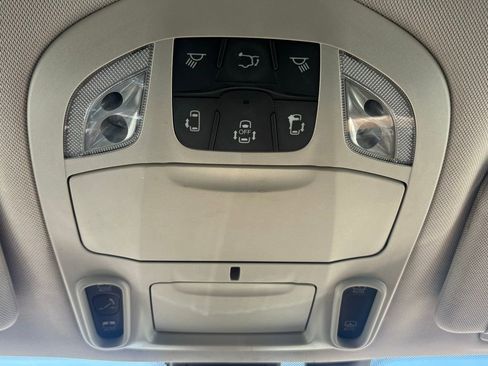 Used 2017 Chrysler Pacifica Limited FWD image 26