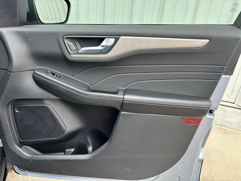 Used 2022 Ford Escape SEL image 32