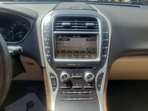 Used 2016 Lincoln MKX Reserve w/ Technology Package FWD image 26