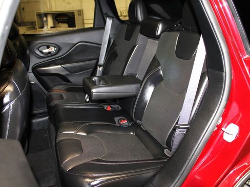 Used 2020 Jeep Cherokee Limited w/ Technology Group image 28