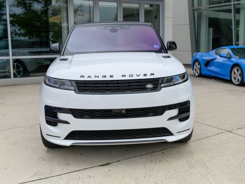 Used 2023 Land Rover Range Rover Sport SE Dynamic AWD/4WD image 2