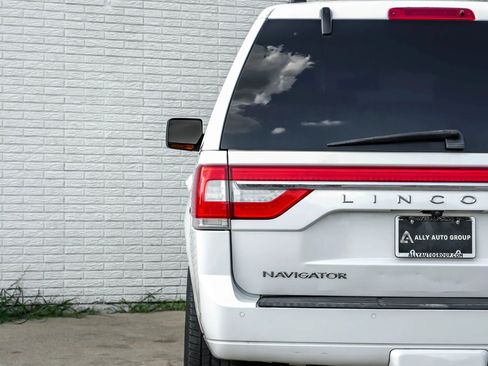Used 2015 Lincoln Navigator 2WD image 41